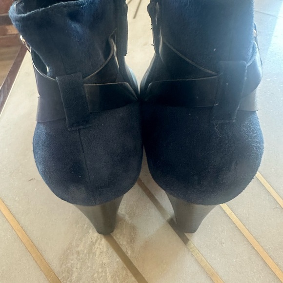 Navy leather Cole Haan size 10 booties suede on back. Like new. - Picture 5 of 8